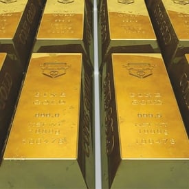 4 Convincing Reasons Why People Invest in Gold - Featured image